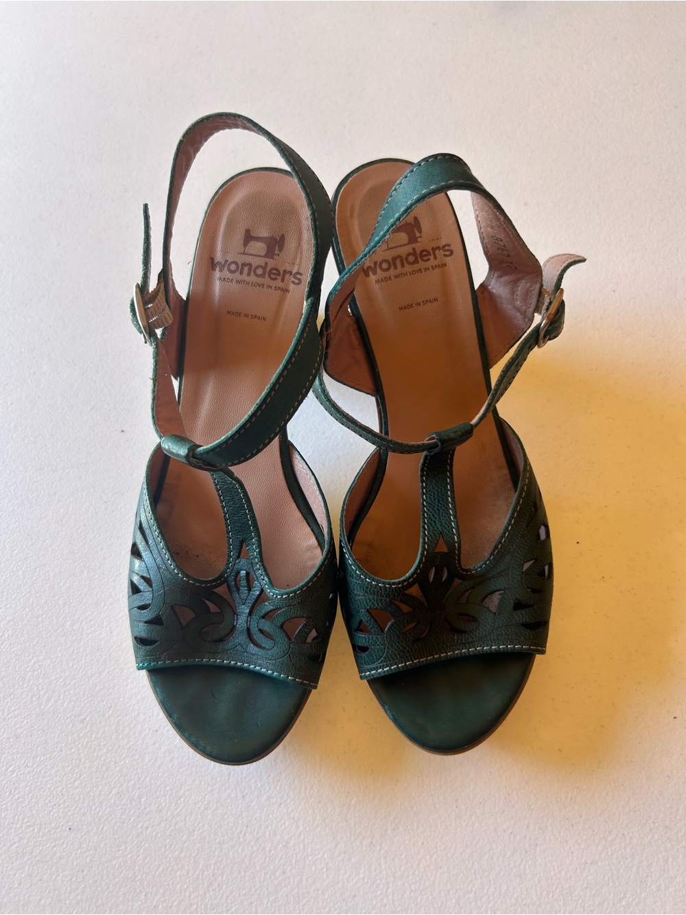 Wonders made with love in Spain T strap bow heels green 38